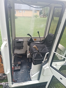 Мини-экскаватор Kubota KX-41 1.6T (5 фото из 10)