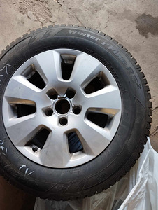 Audi A4 veljed + hankook iPike naastud 215/65R16 (4 foto / 4)