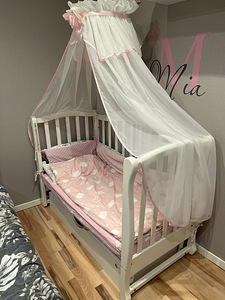 Детская кроватка (3 фото из 4)