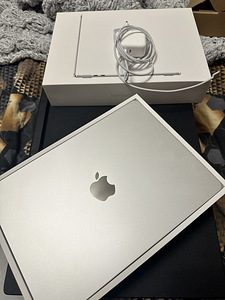 MacBook Air M2 2022 13.6 512 GB (6 foto / 8)