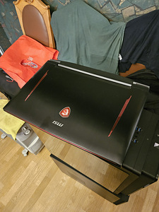 MSI GT73VR Titan Pro Intel i7-7820HK , GTX1080 (2 foto / 3)
