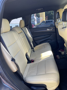Salong jeep grand cherokee (2 foto / 4)