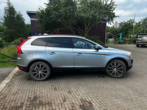 Volvo XC60, 2009 a (2 foto / 11)