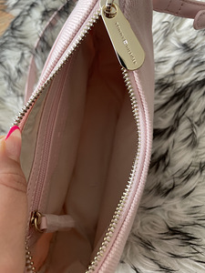 Tommy Hilfiger üleõlakott (4 foto / 8)