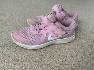 Nike tossud S. 27 (2 foto / 3)