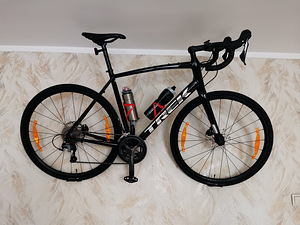 Trek Domane AL 4 Gen 3 maantee/gravel (1 foto / 5)