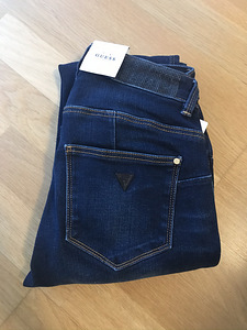 Новые джинсы Guess (2 фото из 3)