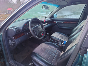 Audi a6 c4 2,5 103kw (6 foto / 6)