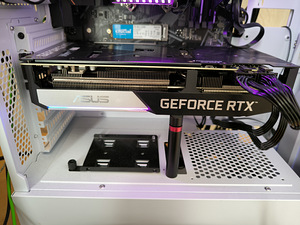 ASUS GeForce RTX™️ 3070 8GB (2 foto / 2)