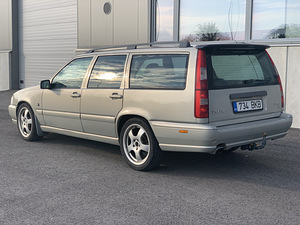 Volvo V70 T-5 Комби 2.3L R5 Turbo 176KW Мануал Бензин (1 фото из 9)