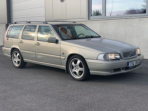 Volvo V70 T-5 Комби 2.3L R5 Turbo 176KW Мануал Бензин (3 фото из 9)