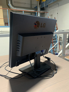 LG FLATRON L1919S; 19" LCD monitor (1 foto / 3)