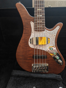 Basskitarr Carvin SB5000 (3 foto / 6)