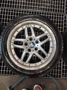 5x120 17'' BMW valuveljed + korralik lamellrehv (4 foto / 8)