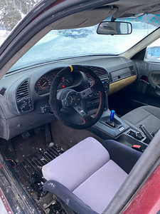BMW 318i мануал (7 фото из 9)