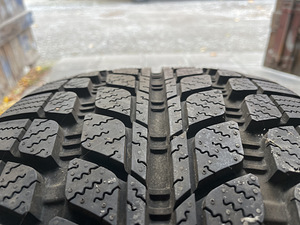 Rehv 235/40/R18 Sunny Snowmaster (3 foto / 3)