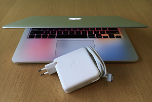 MacBook Pro Retina 13 (Mid 2014 3GHz i7 16GB RAM 1TB SSD) (2 foto / 9)