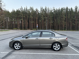 Honda Civic 1.8 103kW (6 foto / 10)