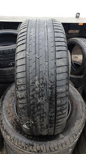 SUVEREHVID MICHELIN 235 60 R18 (2 foto / 2)