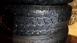 Зимние шины 165 70 r14C / NAASTREHVID / MICHELIN (2 фото из 3)