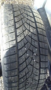 Aastaringsed rehvid 215 55 18, Goodyear Ultragrip Ice , 0320 (1 foto / 1)