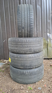 SUVEREHVID 255 40 R20 MICHELIN (2 foto / 2)