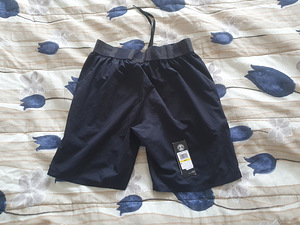 Shortsid Under Armour M suurus (2 foto / 2)