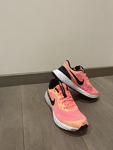NIKE Spordijalanõud suurus 38 (3 foto / 3)