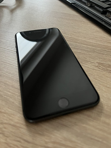 iPhone 8 plus 64 GB, aku 80% (3 foto / 4)