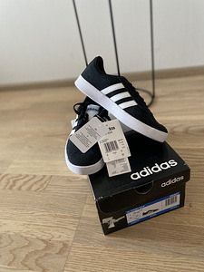 Adidas кроссовки s32 (2 фото из 2)