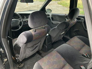 Opel Vectra 1.6 (9 фото из 9)