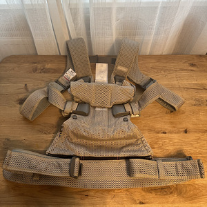 BABYBJÖRN One Air beebi kandekott (1 foto / 7)