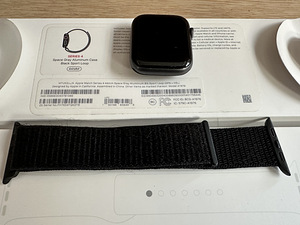 Apple watch series 4 , 44 mm, space gray (3 foto / 3)