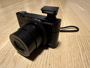 SONY RX 100 digi foto ja video kaamera (1 foto / 6)