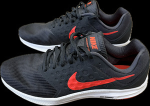 Nike Downshifter meeste jooksujalatsid (3 foto / 5)
