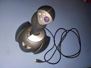 Joystick Thurst (1 foto / 3)