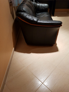 Vähekasutatud nahkdiivan ja 6 kontori tooli pehme kattega (2 foto / 3)