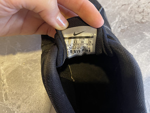 Кроссовки Nike (6 фото из 7)