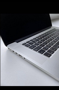 MacBook pro 15 i7 16gb (2 foto / 4)