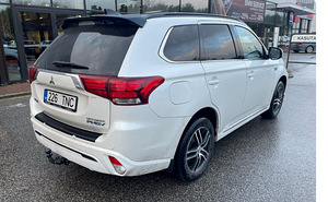 Mitsubishi Outlander Phev 4WD Instyle Plus 2.4 99kW (12 foto / 15)