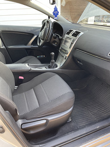 Toyota Avensis 1.8 2012 (6 foto / 9)