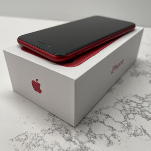 iPhone 8, 64 ГБ, красный (3 фото из 3)