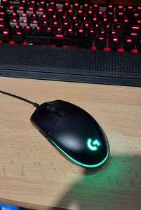 Corsair Void Pro RGB Wireless + Logitech G203 (3 foto / 4)