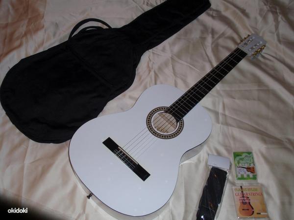 Гитара, новая + сумка + тюнер + дополнительные струны (фото #1)
