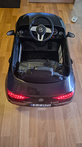 Автомобиль Mercedes с пультом управления. (2 фото из 6)