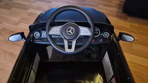 Автомобиль Mercedes с пультом управления. (6 фото из 6)