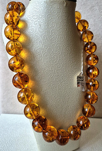 Merevaigust helmed, uued, 48 cm, 90 g. Amber. (2 foto / 3)