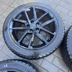Tesla Model 3 veljed ja rehvid (5 foto / 7)