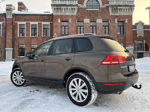 Volkswagen Touareg (4 foto / 14)