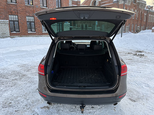 Volkswagen Touareg (7 foto / 14)